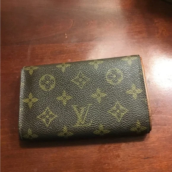 Louis Vuitton Monogram Wallet in Black and Gold - Picture 3 of 16
